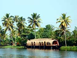 Four bedroom houseboat packages in Alappuzha, Kumarakom, Cochin, Kerala