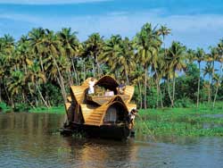 Four bedroom houseboat packages in Alappuzha, Kumarakom, Cochin, Kerala 