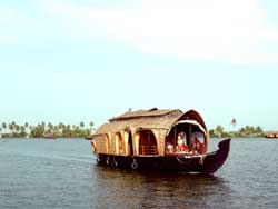  One bedroom houseboat packages in Alappuzha, Kumarakom, Cochin, Kerala