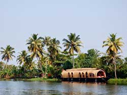Six bedroom houseboat packages in Alappuzha, Kumarakom, Cochin, Kerala